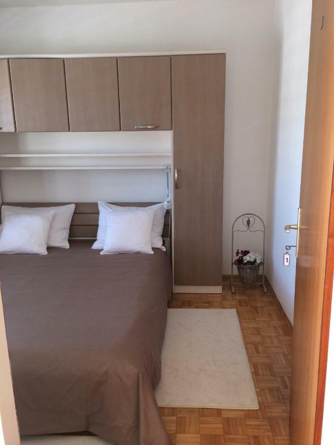 Apartments Villa Jusup Starigrad Paklenica Dış mekan fotoğraf